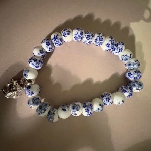 Garden Charm Bracelet gift set of 4 porcelain Alice in Wonderland bracelets - Picture 5 of 5